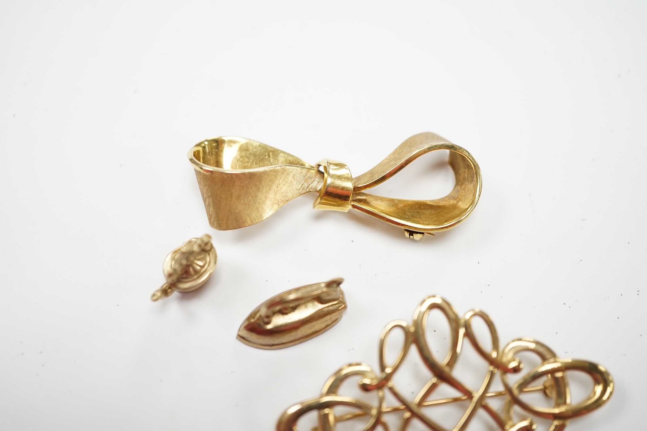 Two modern 9ct gold brooches, including ribbon bow, 45mm and two 9ct gold charms, 12.5 grams. Fair condition.